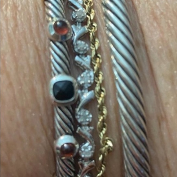 Diamond Bracelet in 10K white gold, 7 inches need an extender for larger - Picture 7 of 8